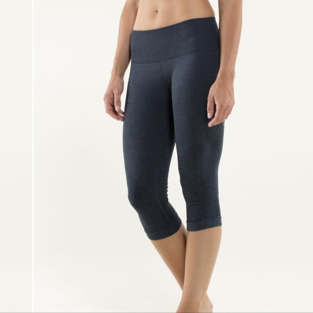 Lululemon In The Flow Crop II Heathered Inkwell - Picture 3 of 14